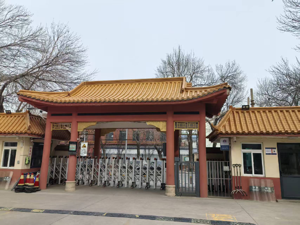 天津塘沽二中焕新记：分体铝瓦，让中式校门古韵与耐用双向奔赴